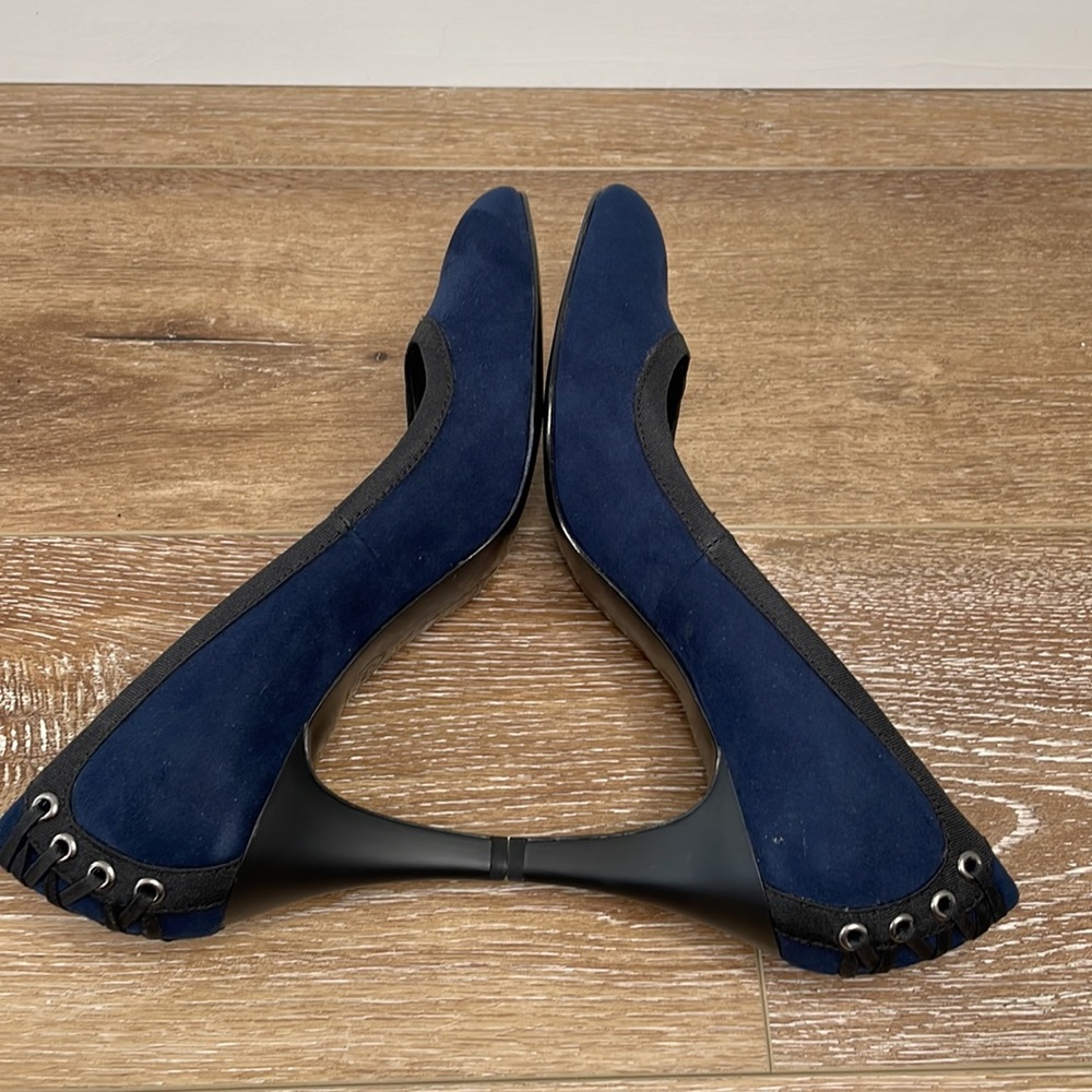 Liz Claiborne blue suede with black trim Size 7 1/2 - Picture 5 of 7